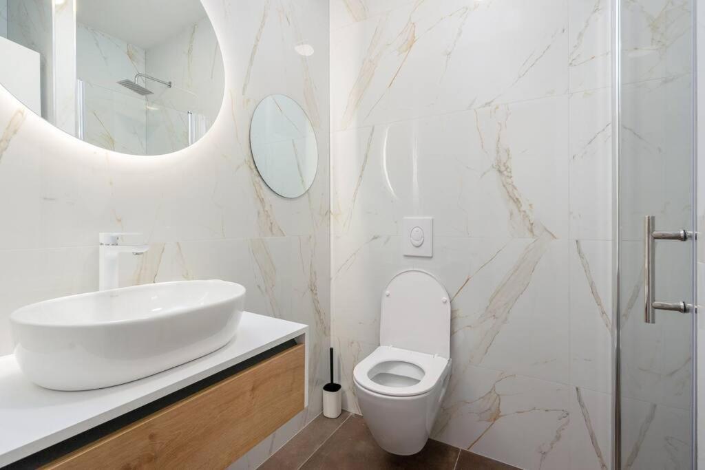 New Luce With Balcony And Free Parking Appartement *